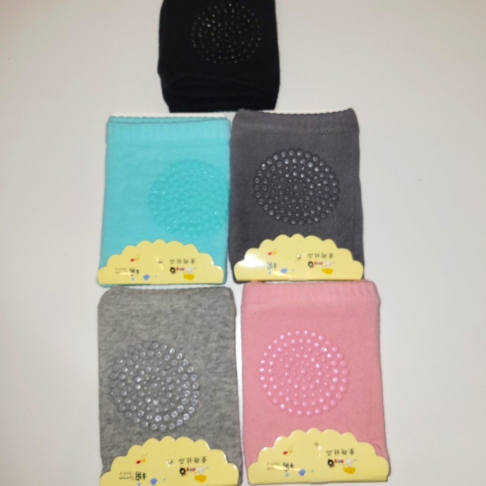 NWOT Baby crawling knee pads/cover